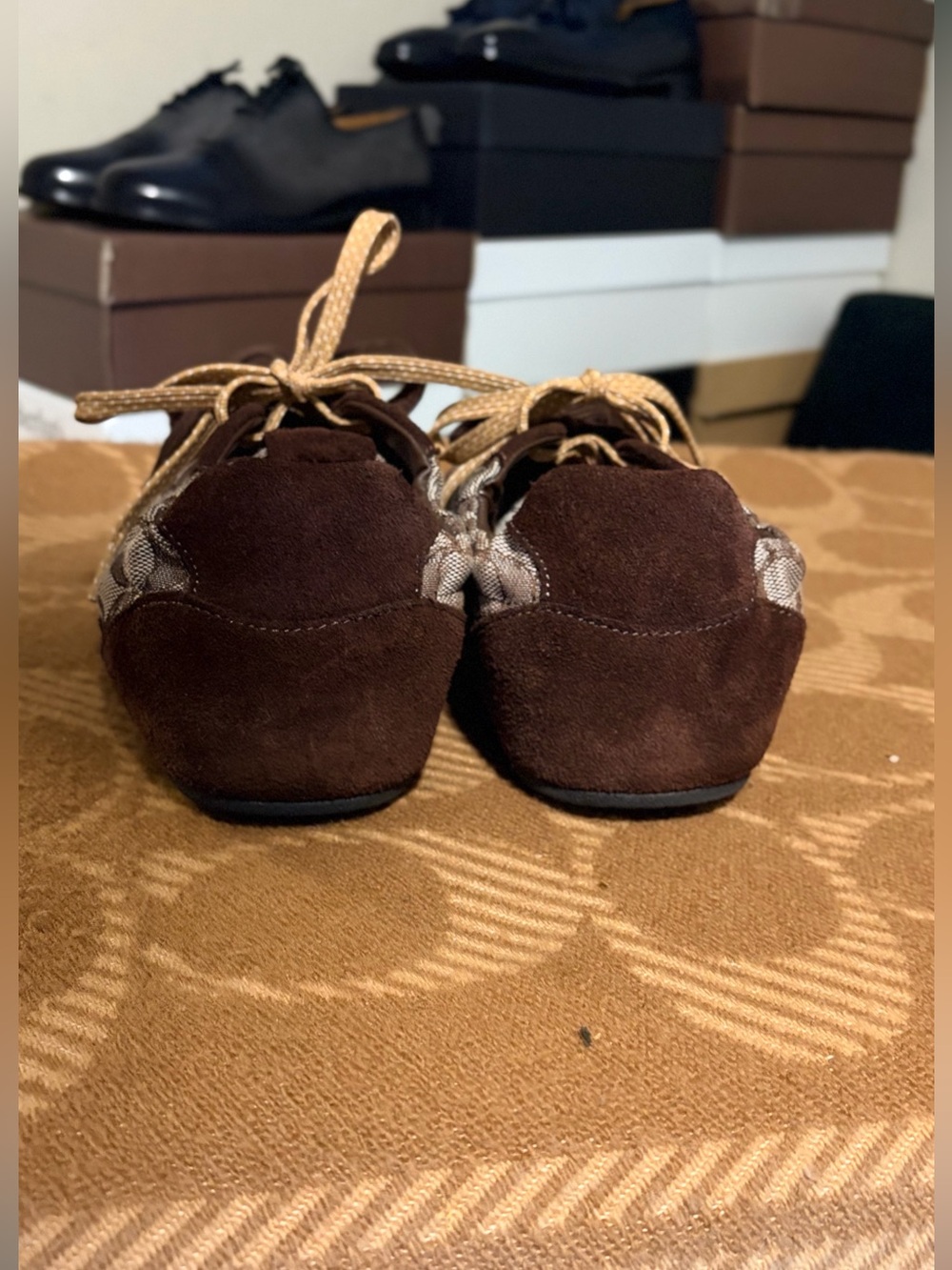 *pre-loved* COACH soft sneaker in signature Jacquard - Picture 4 of 7